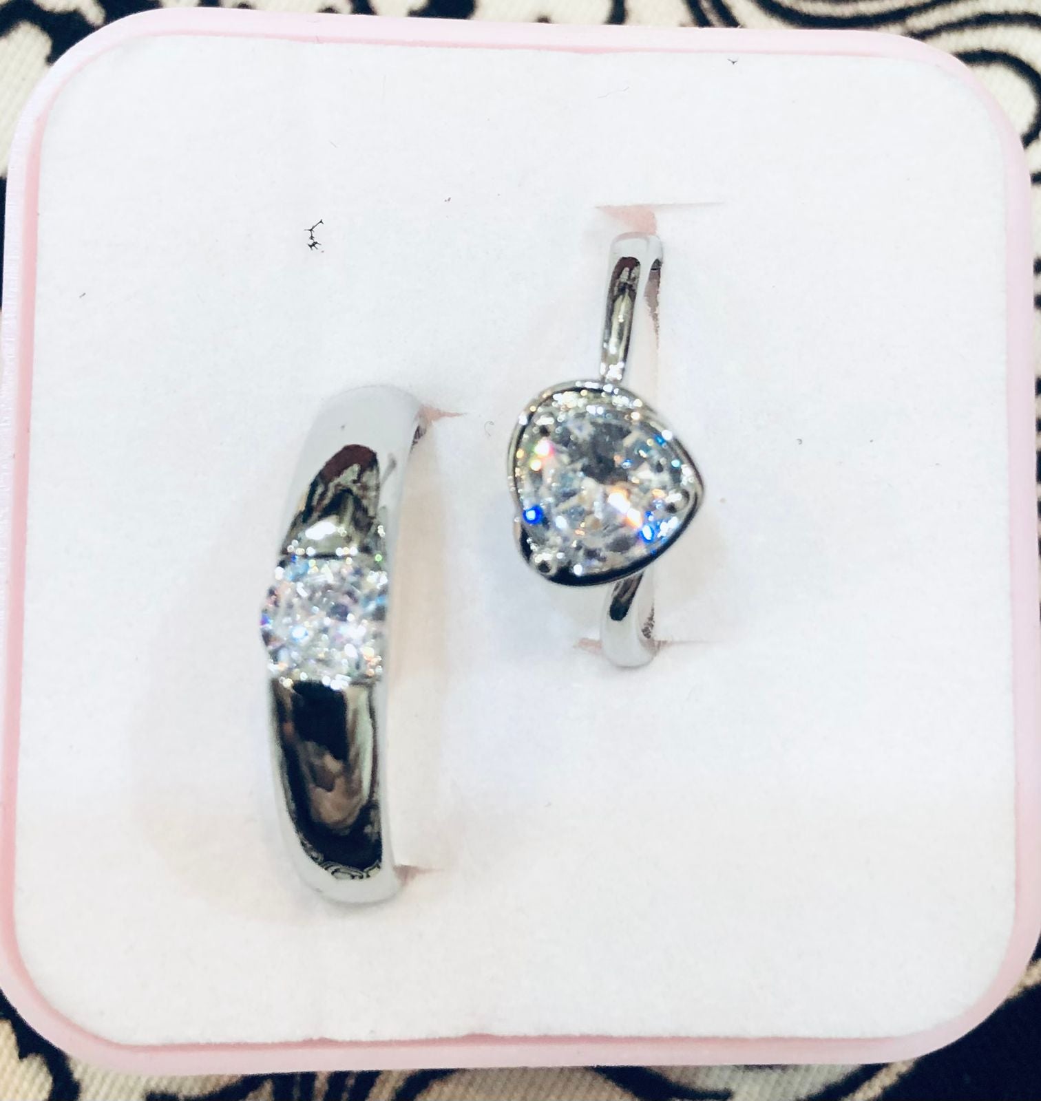 Stylish Couple Ring Set with Heart-Cut Stone – Silver-Tone Matching Bands for Him & Her
